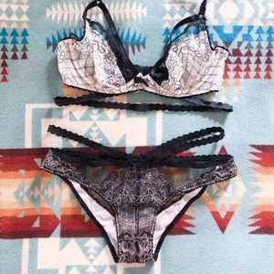 2 Piece Victoria’s Secret Lingerie Set - 34B & S/P